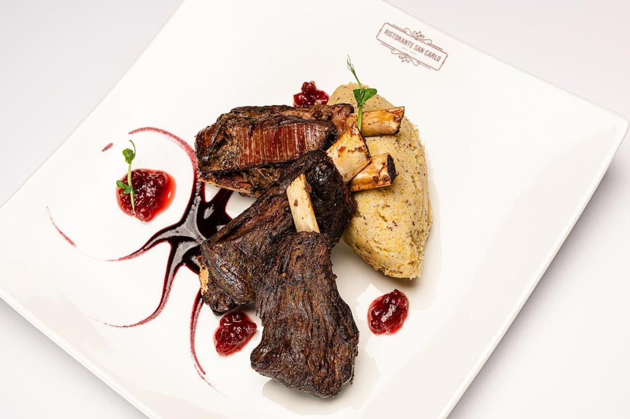 Wine Hotel San Carlo - Relais & Spa - Boutique Hotel Chiuro Екстериор снимка