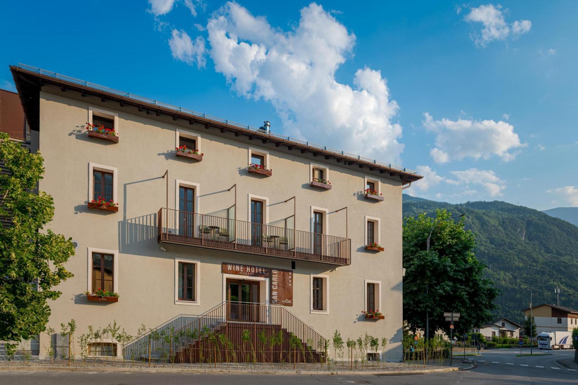 Wine Hotel San Carlo - Relais & Spa - Boutique Hotel Chiuro Екстериор снимка