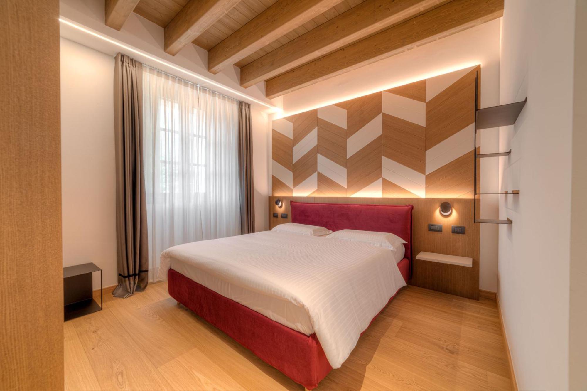 Wine Hotel San Carlo - Relais & Spa - Boutique Hotel Chiuro Екстериор снимка