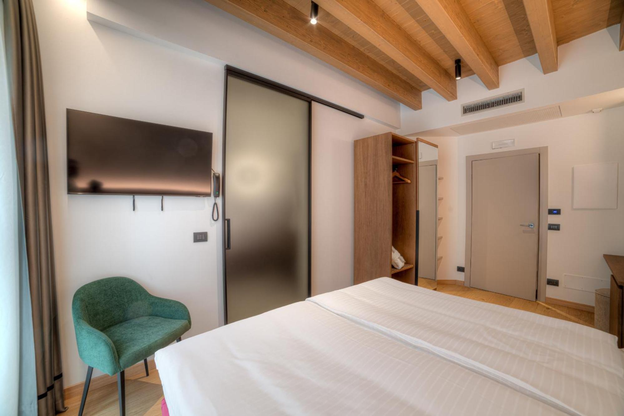 Wine Hotel San Carlo - Relais & Spa - Boutique Hotel Chiuro Екстериор снимка