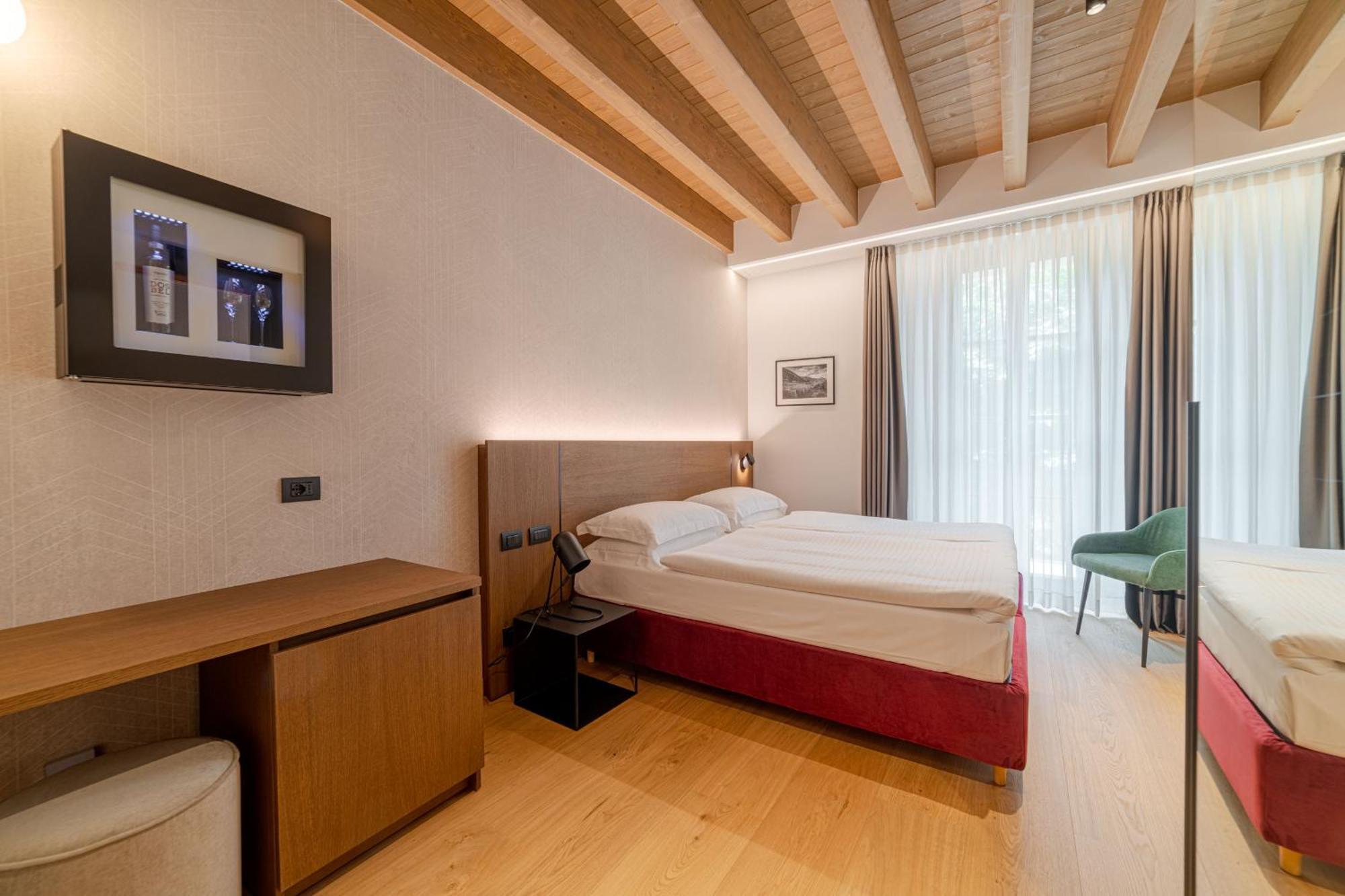 Wine Hotel San Carlo - Relais & Spa - Boutique Hotel Chiuro Екстериор снимка