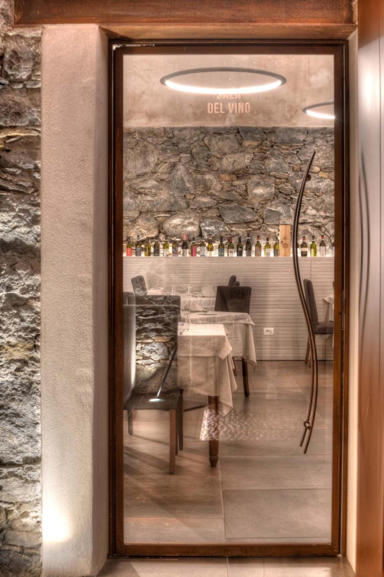 Wine Hotel San Carlo - Relais & Spa - Boutique Hotel Chiuro Екстериор снимка