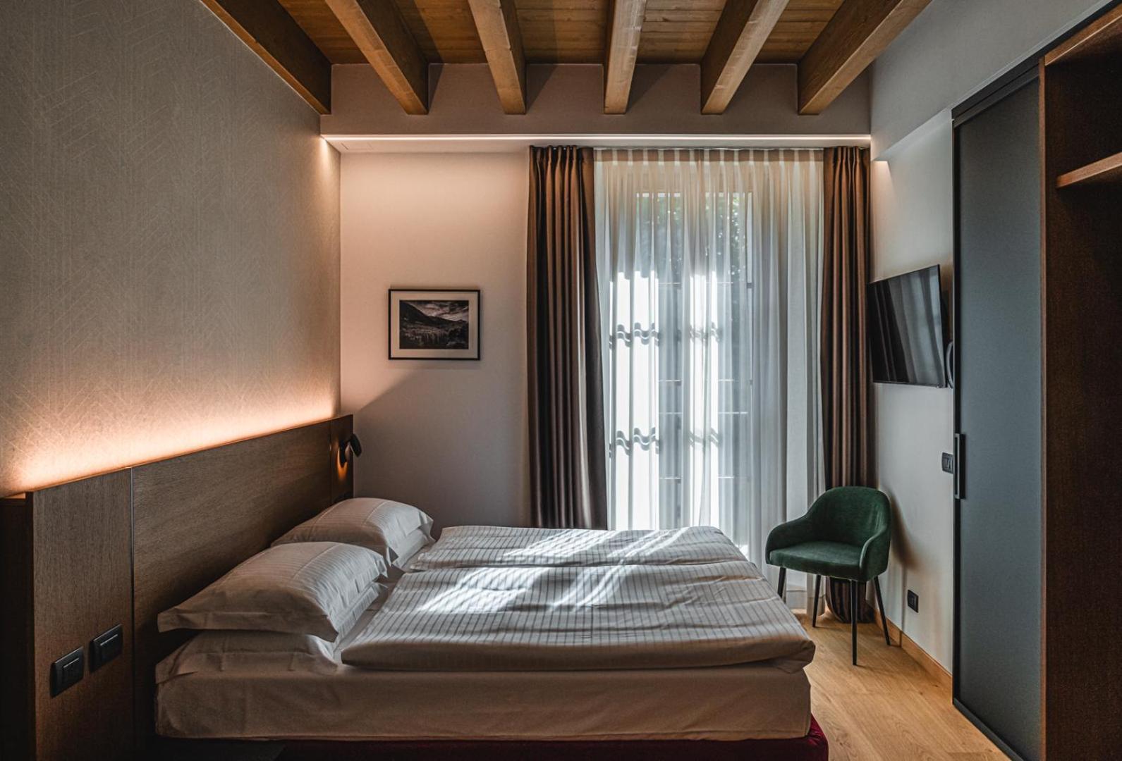 Wine Hotel San Carlo - Relais & Spa - Boutique Hotel Chiuro Екстериор снимка