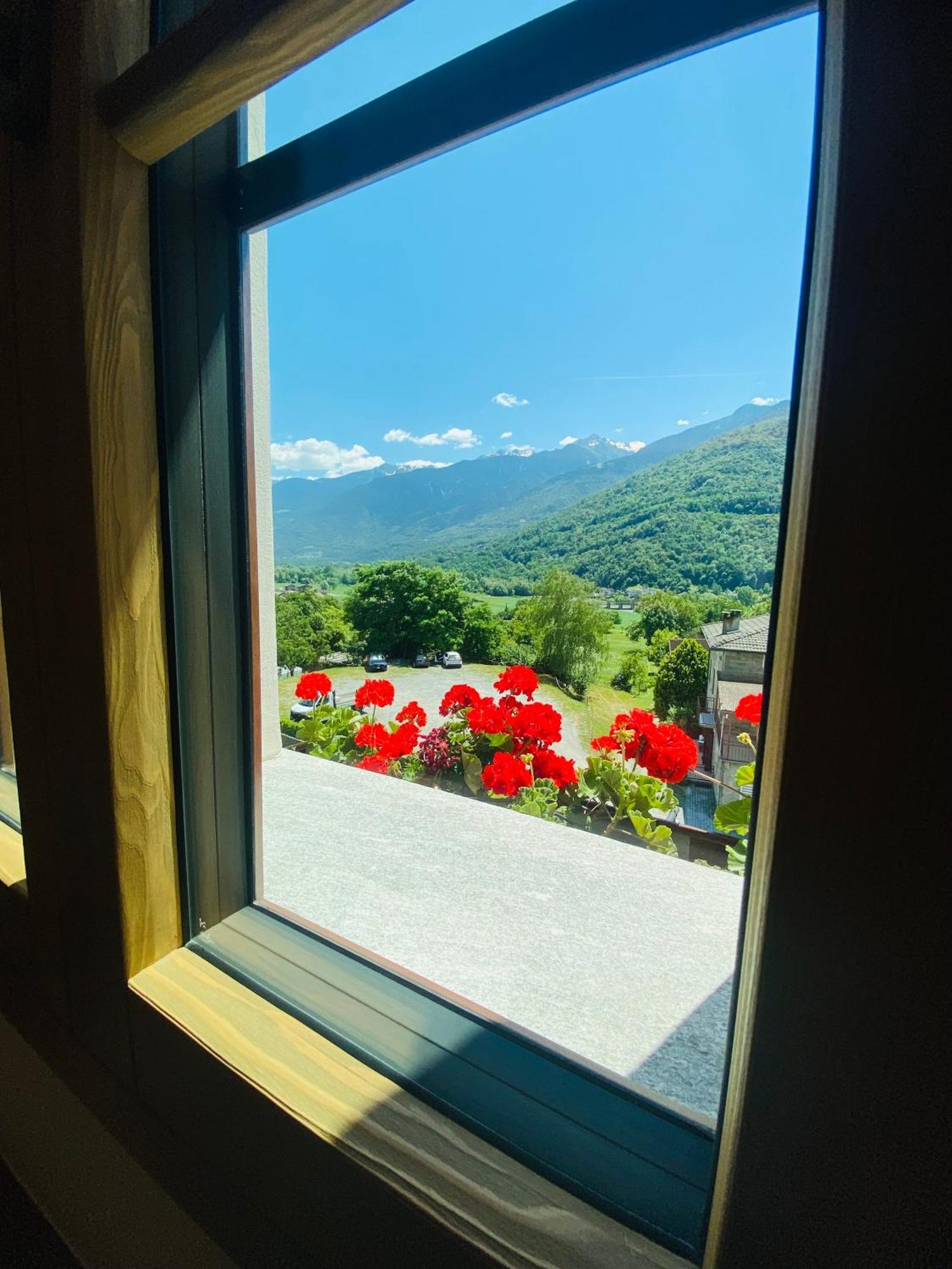 Wine Hotel San Carlo - Relais & Spa - Boutique Hotel Chiuro Екстериор снимка