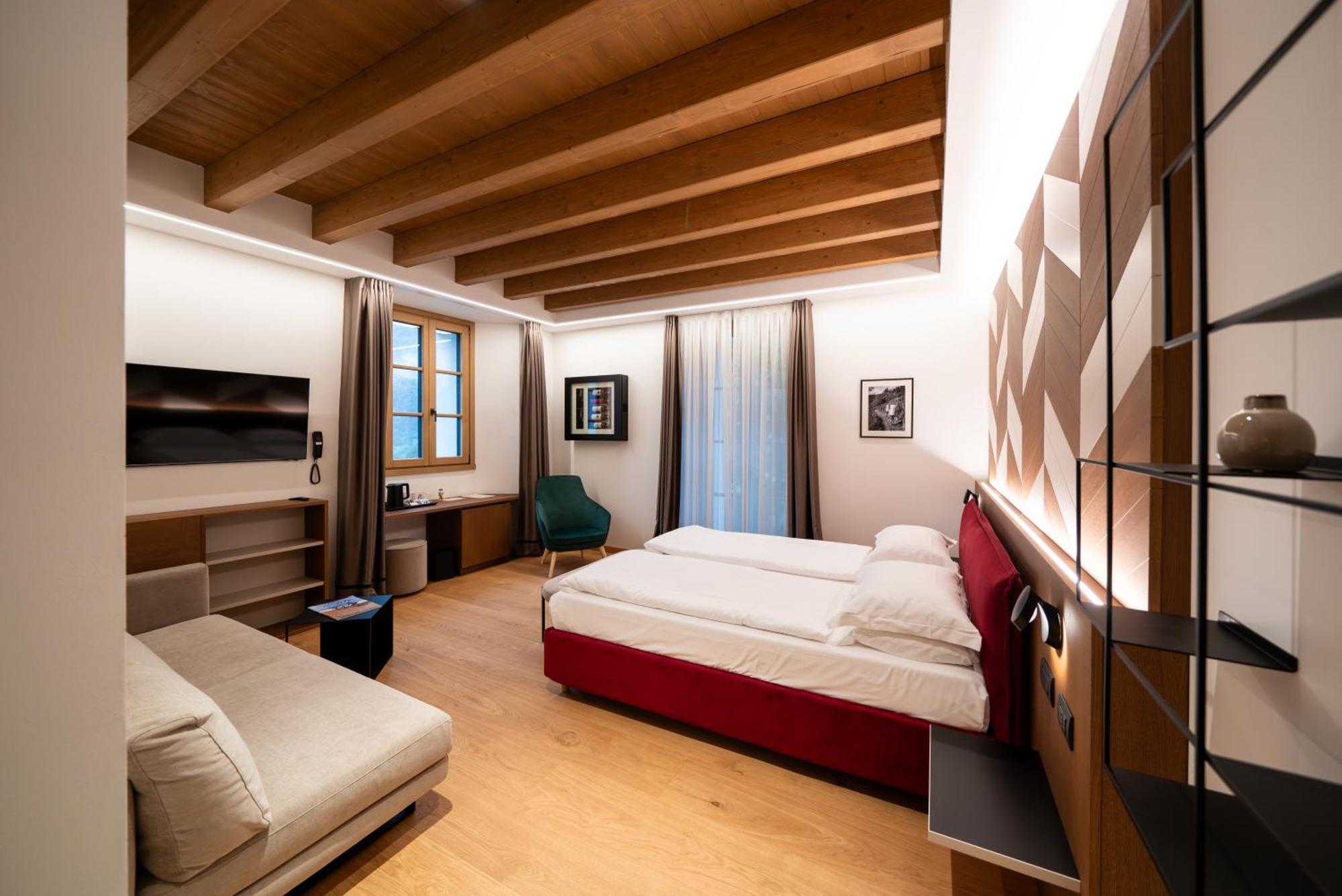 Wine Hotel San Carlo - Relais & Spa - Boutique Hotel Chiuro Екстериор снимка